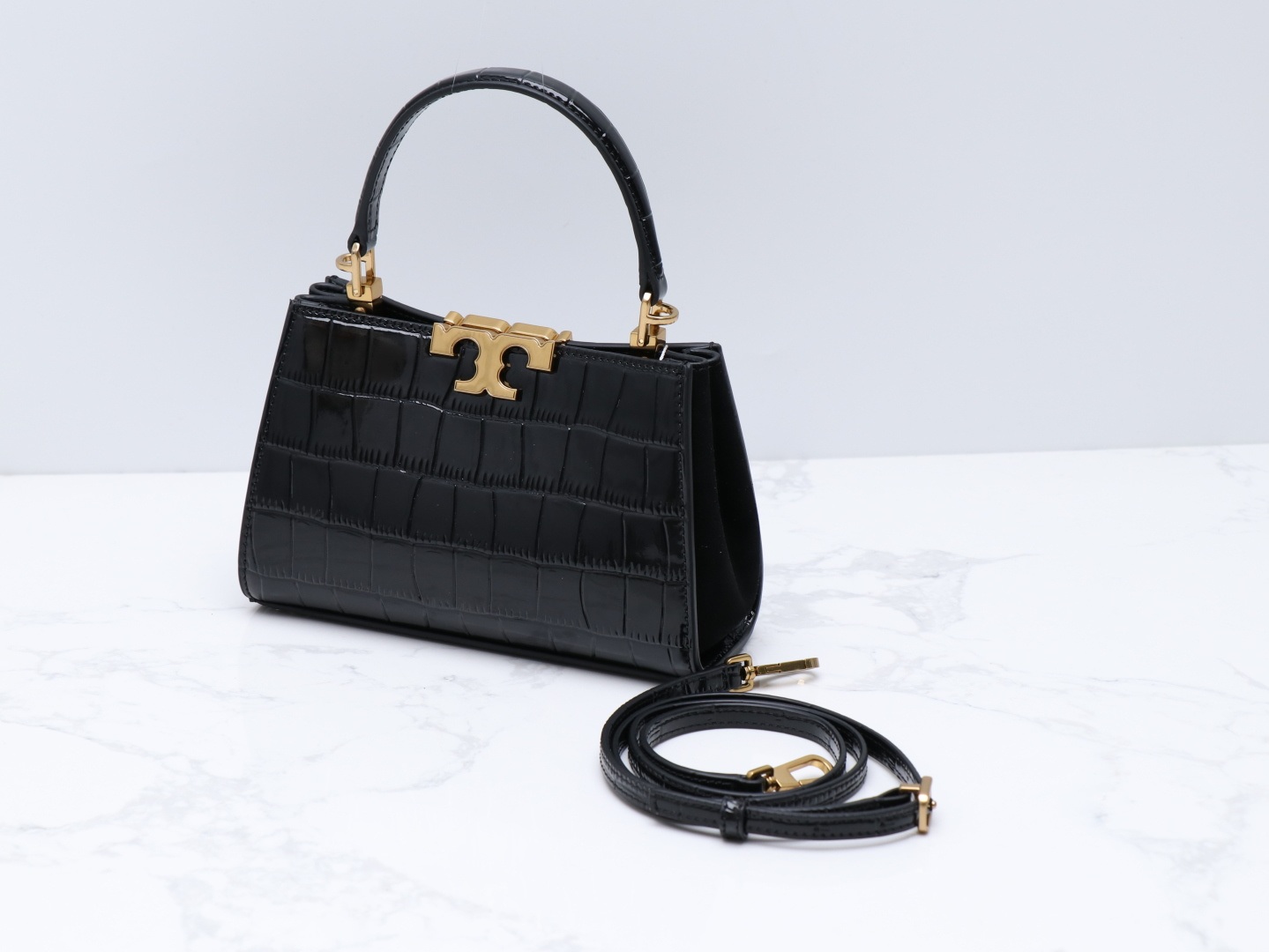 Tory Burch ～Tory Burch全新Eleanor单肩手提包公文包 以简洁线条打造的盒型包袋之上
