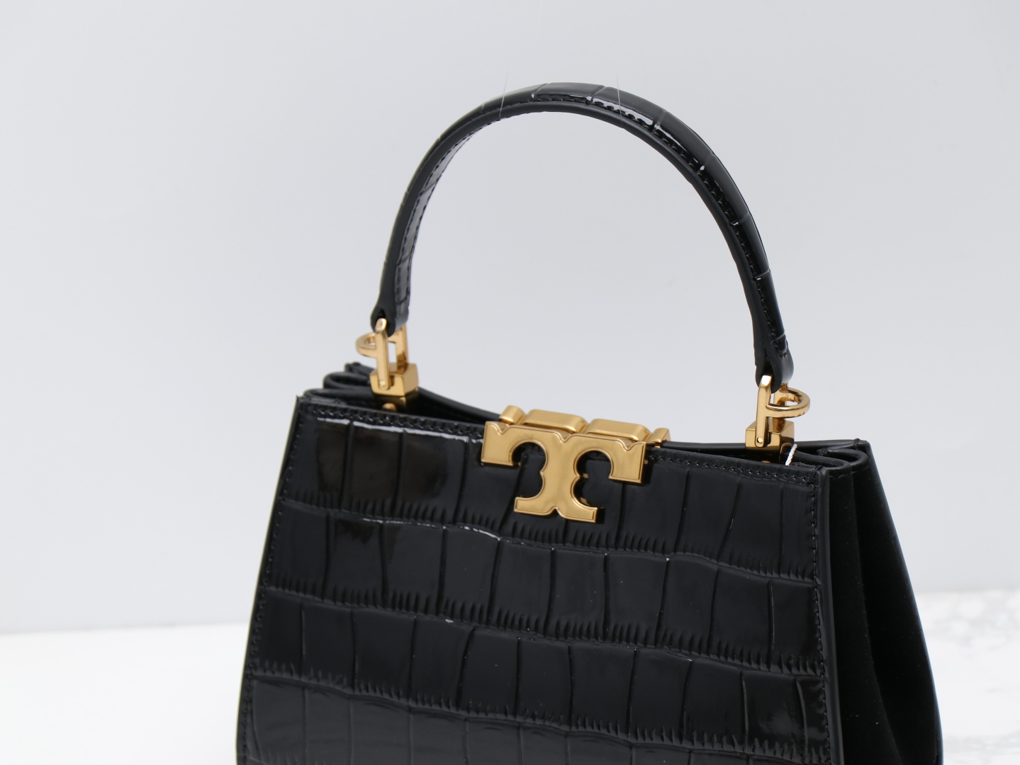 Tory Burch ～Tory Burch全新Eleanor单肩手提包公文包 以简洁线条打造的盒型包袋之上