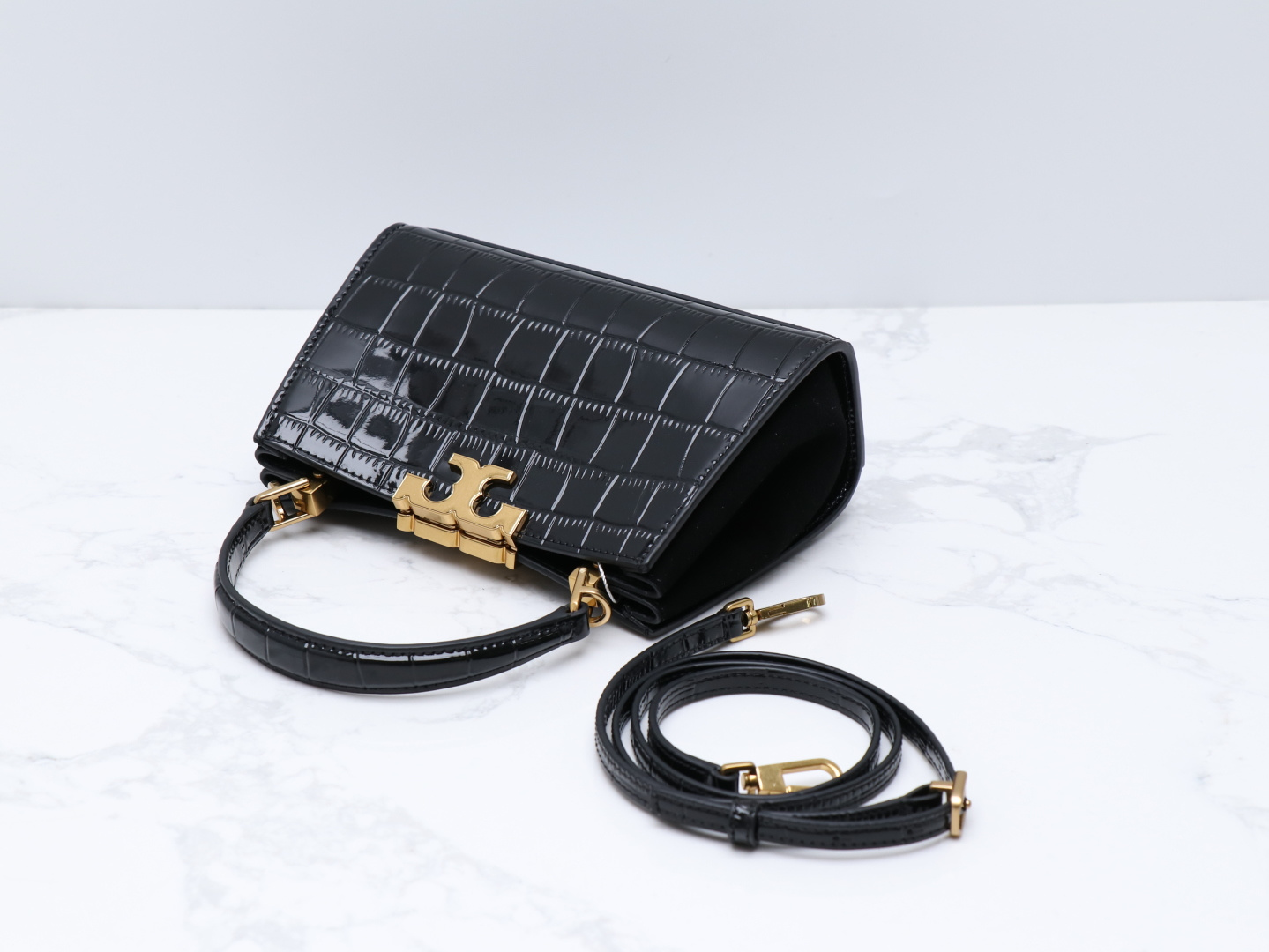 Tory Burch ～Tory Burch全新Eleanor单肩手提包公文包 以简洁线条打造的盒型包袋之上