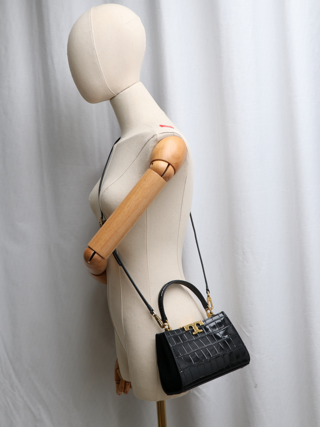 Tory Burch ～Tory Burch全新Eleanor单肩手提包公文包 以简洁线条打造的盒型包袋之上