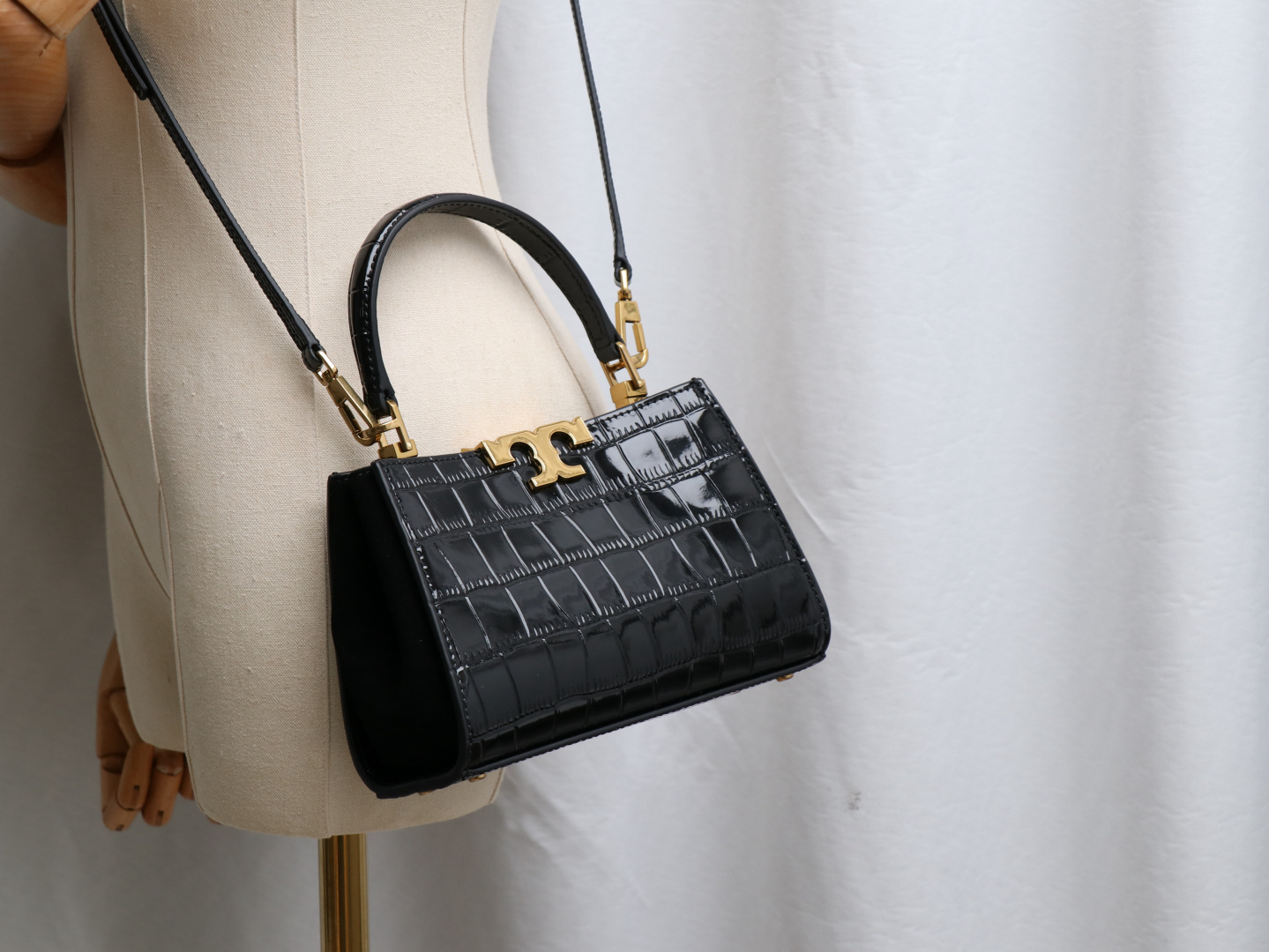 Tory Burch ～Tory Burch全新Eleanor单肩手提包公文包 以简洁线条打造的盒型包袋之上