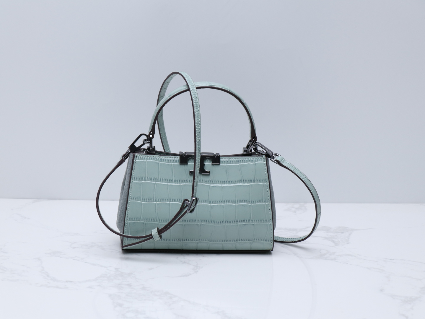 Tory Burch ～Tory Burch全新Eleanor单肩手提包公文包 以简洁线条打造的盒型包袋之上