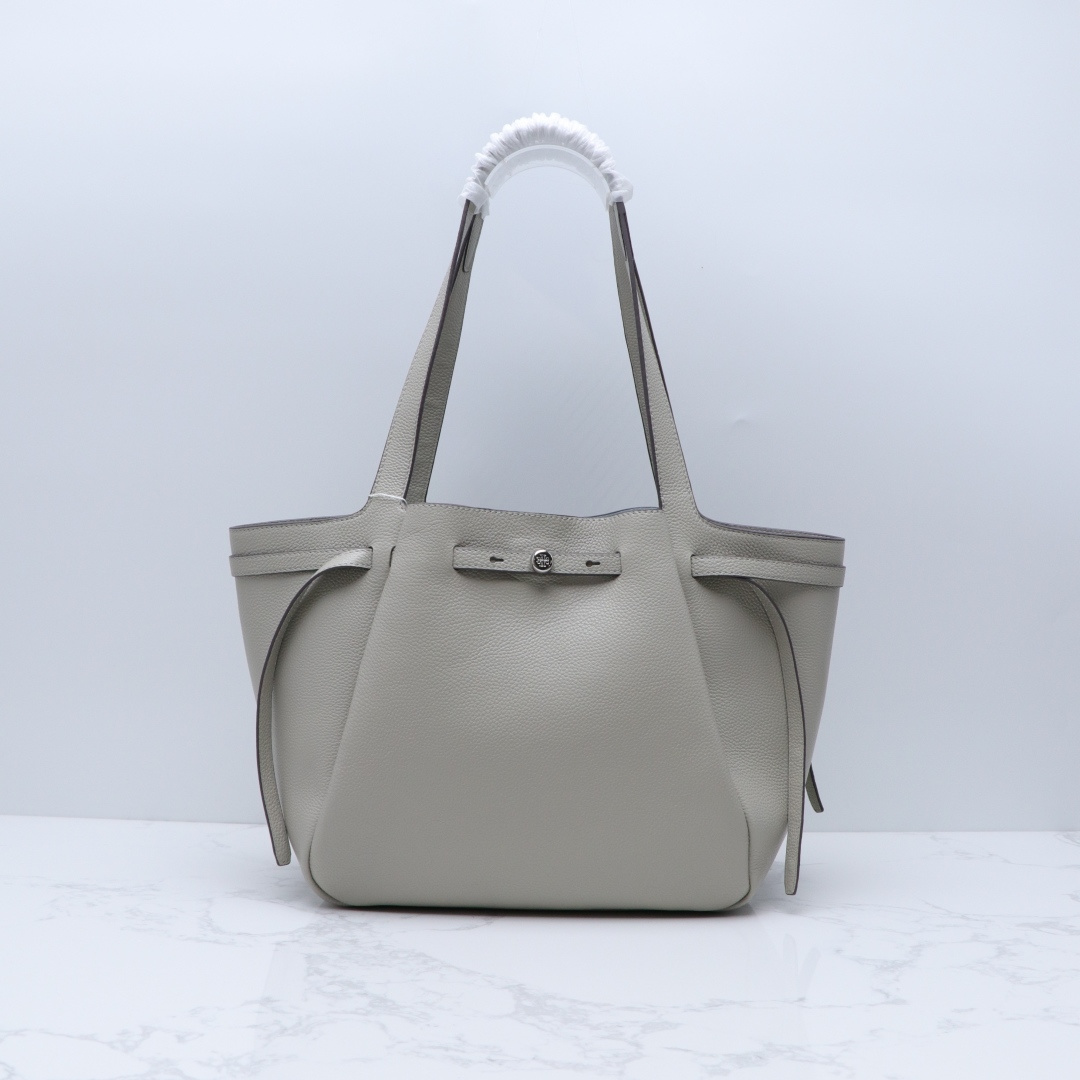 Tory Burch 编号 163388 荔枝纹头层牛皮 磁性按扣闭 合 带领钉闭合的腰带 顶部提手 1个 内部悬挂拉链口袋