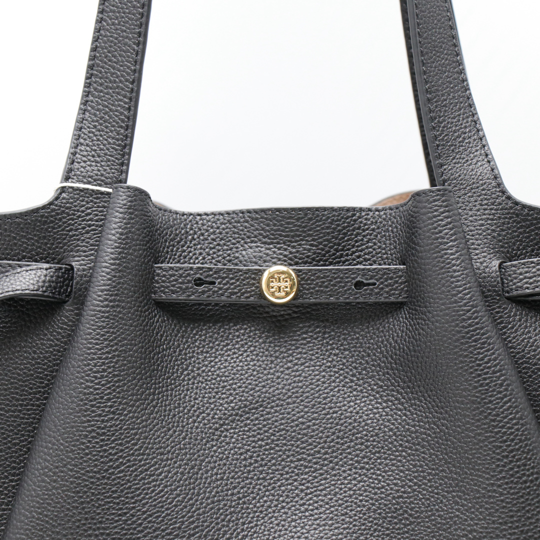 Tory Burch 编号 163388 荔枝纹头层牛皮 磁性按扣闭 合 带领钉闭合的腰带 顶部提手 1个 内部悬挂拉链口袋