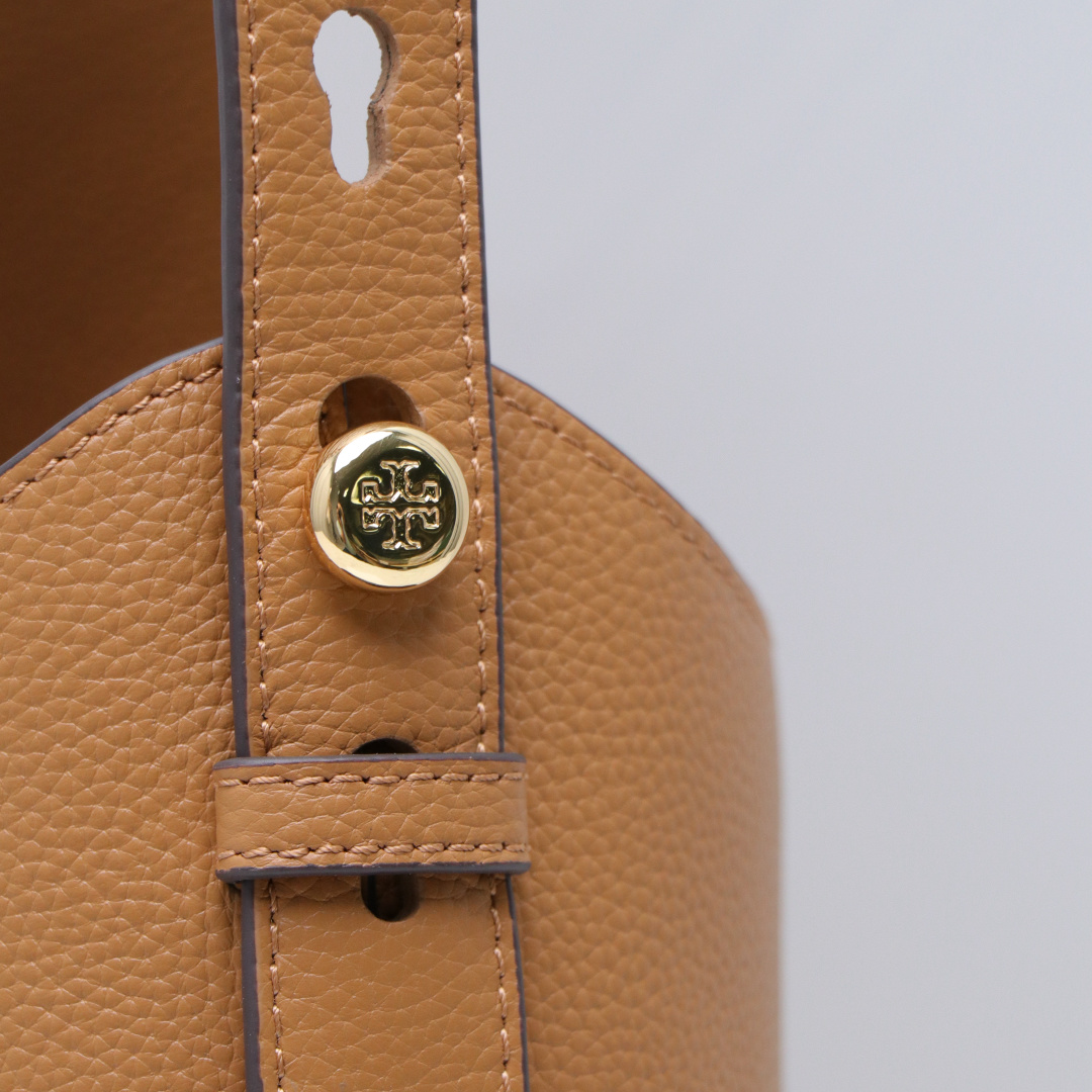Tory Burch ～Tory brunch 新款单肩手提 托特包 桶包 荔枝纹头层牛皮 尺寸长21×高27×宽10.5