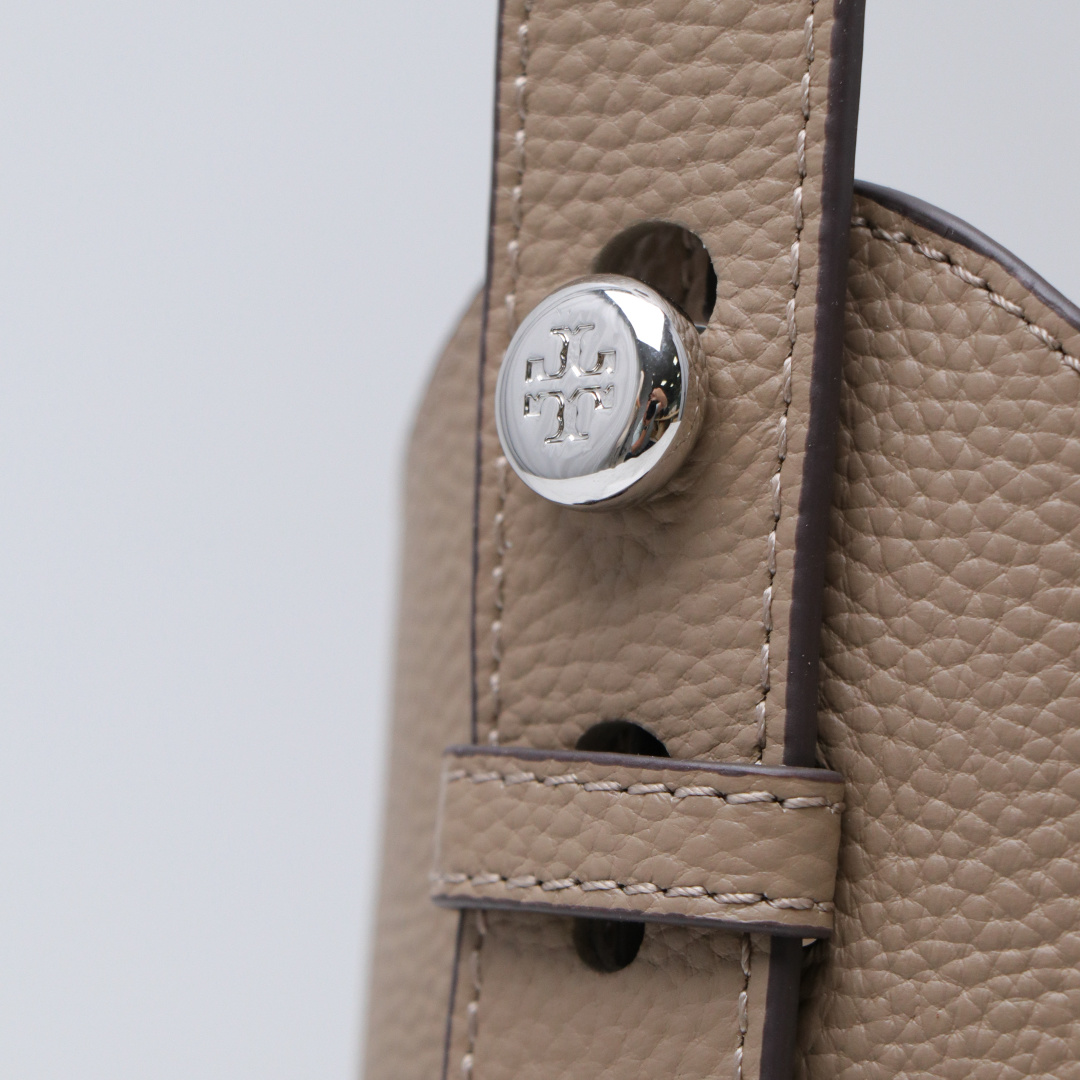 Tory Burch ～Tory brunch 新款单肩手提 托特包 桶包 荔枝纹头层牛皮 尺寸长21×高27×宽10.5