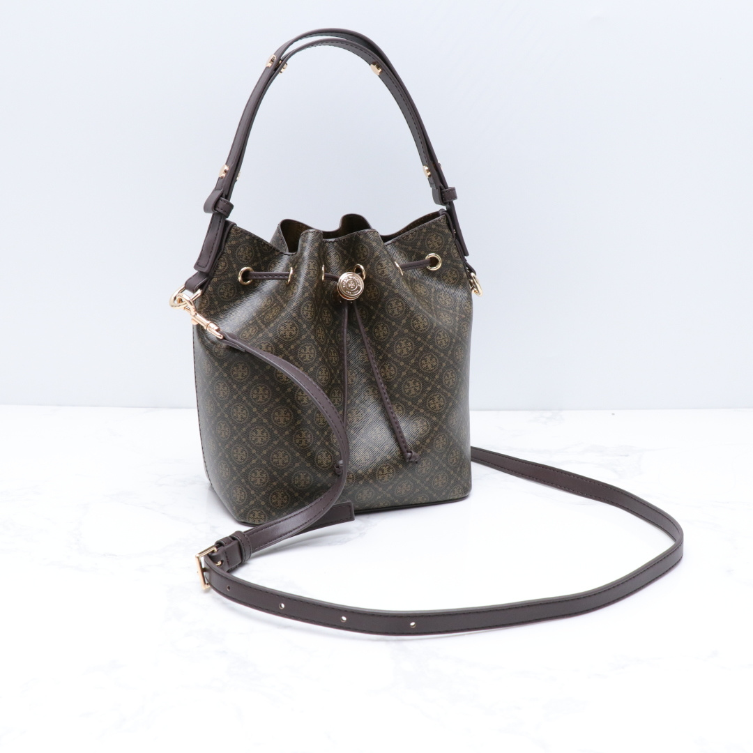 Tory Burch ～Tory burch 新款168805 高级色 大号水桶包采用细腻皮革饰边