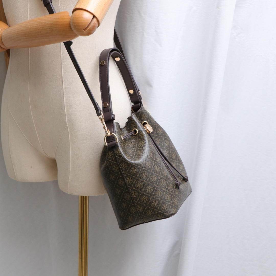 Tory Burch ～Tory burch 新款168805 高级色 大号水桶包采用细腻皮革饰边