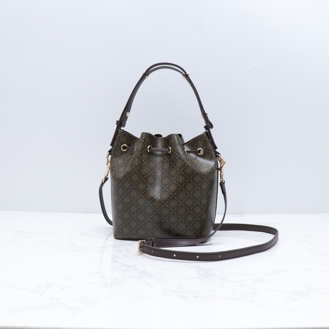 Tory Burch ～Tory burch 新款168805 高级色 大号水桶包采用细腻皮革饰边