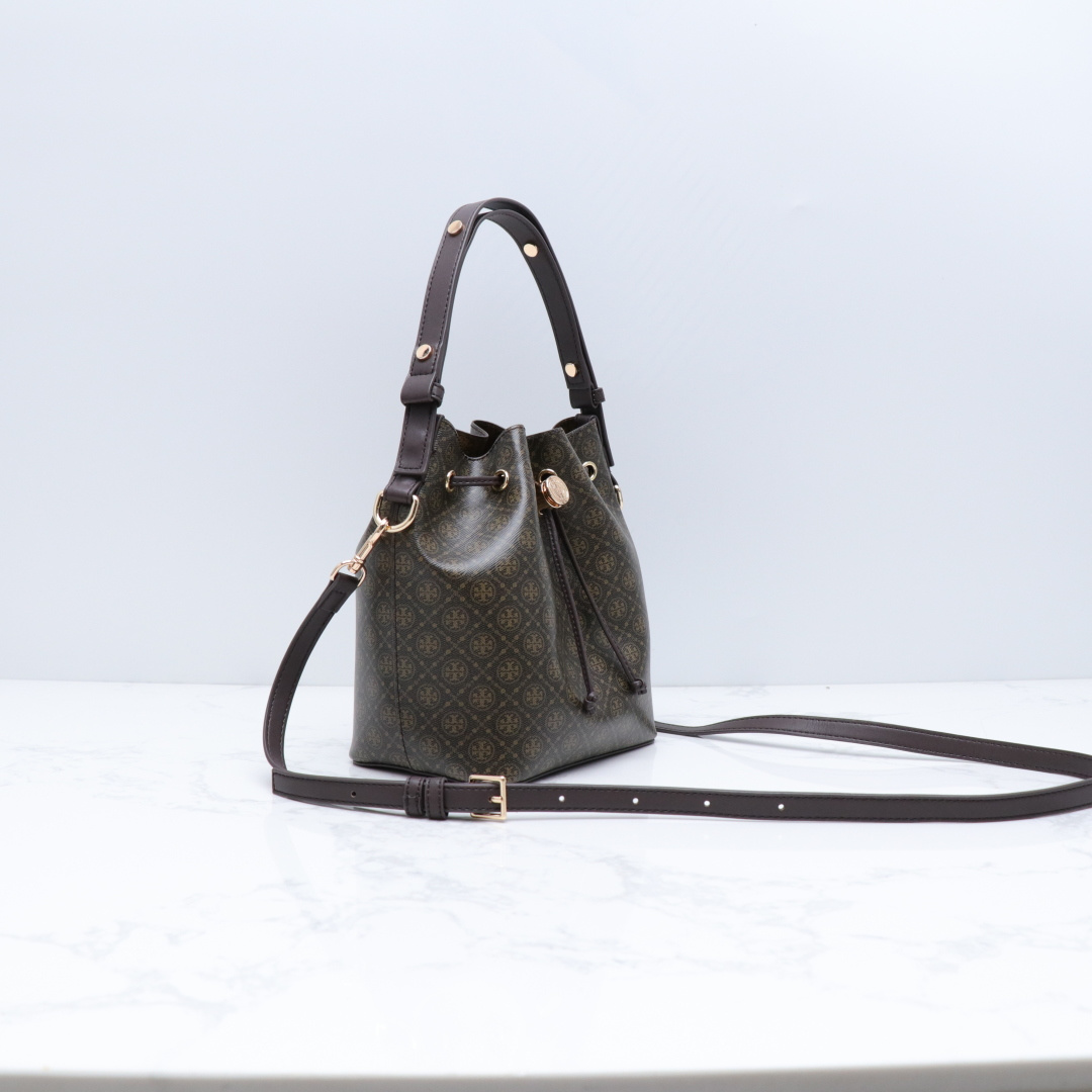Tory Burch ～Tory burch 新款168805 高级色 大号水桶包采用细腻皮革饰边