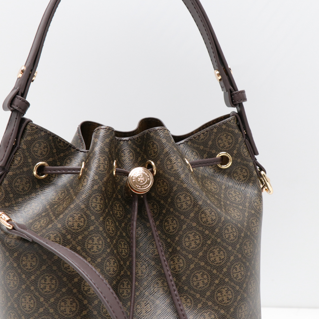 Tory Burch ～Tory burch 新款168805 高级色 大号水桶包采用细腻皮革饰边