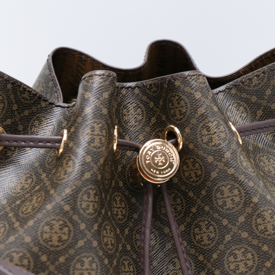 Tory Burch ～Tory burch 新款168805 高级色 大号水桶包采用细腻皮革饰边