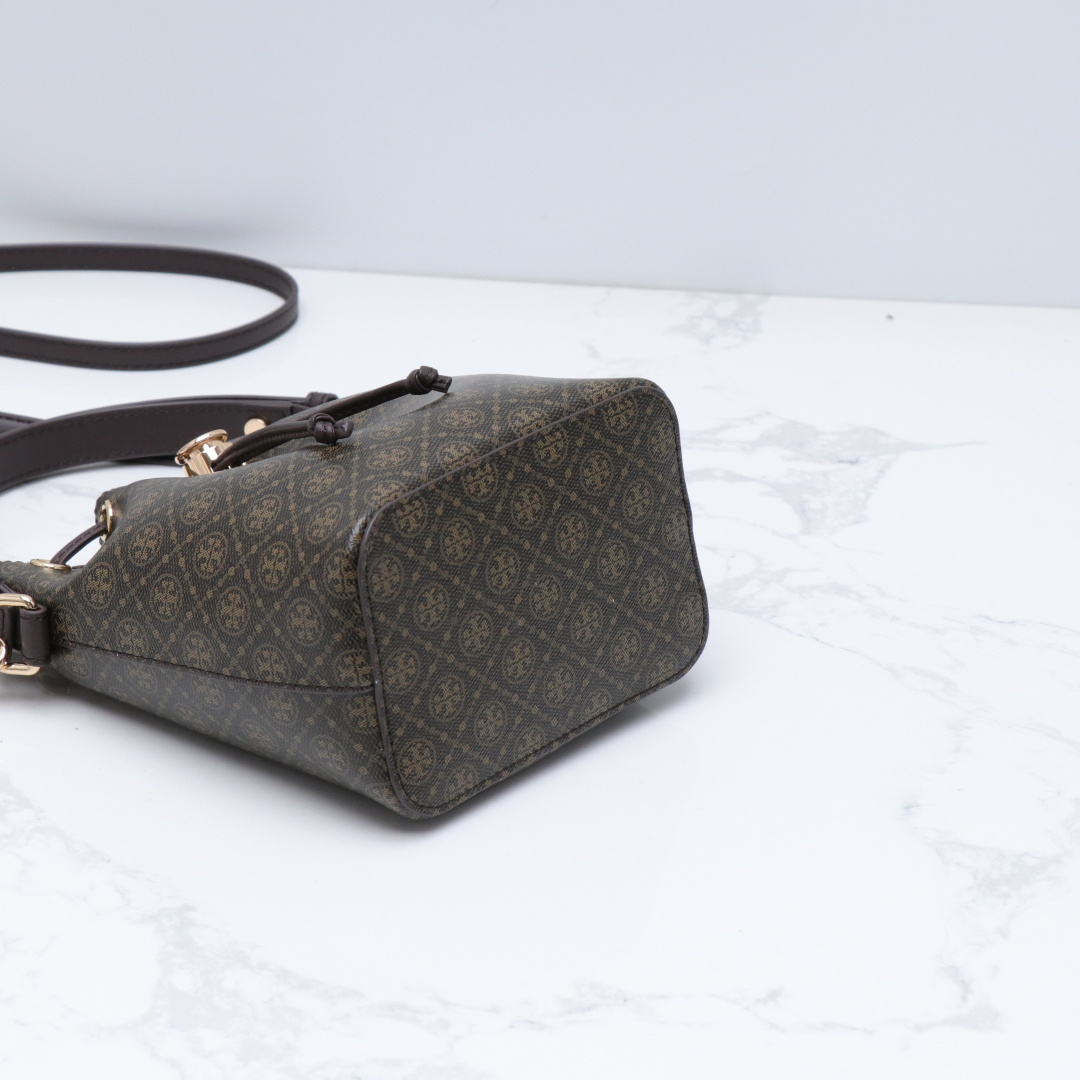 Tory Burch ～Tory burch 新款 164889 高级色 小号水桶包采用细腻皮革饰边