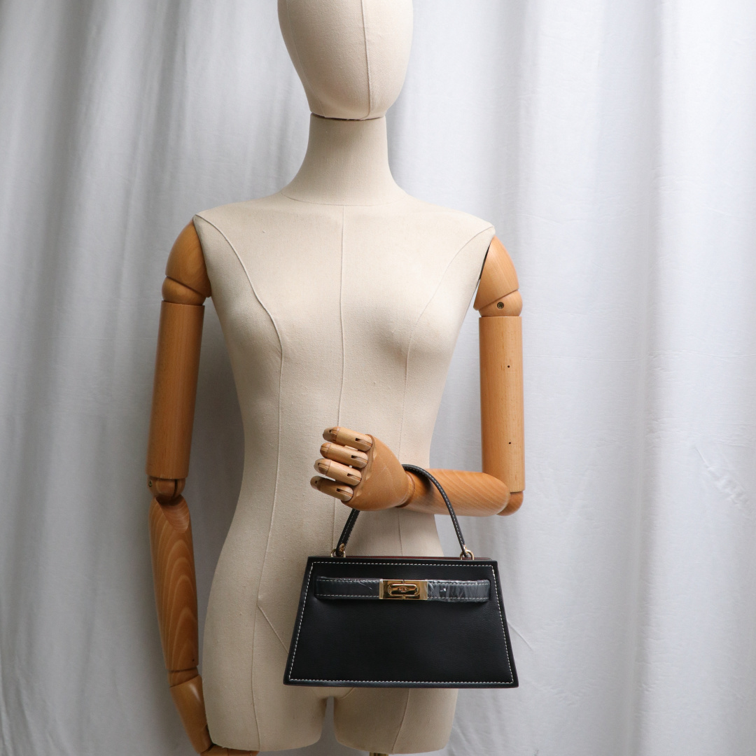 Tory Burch ～ Lee Radziwill 迷你手袋精选皮革 奢华 背带饰以光滑按扣 可轻松调节长度