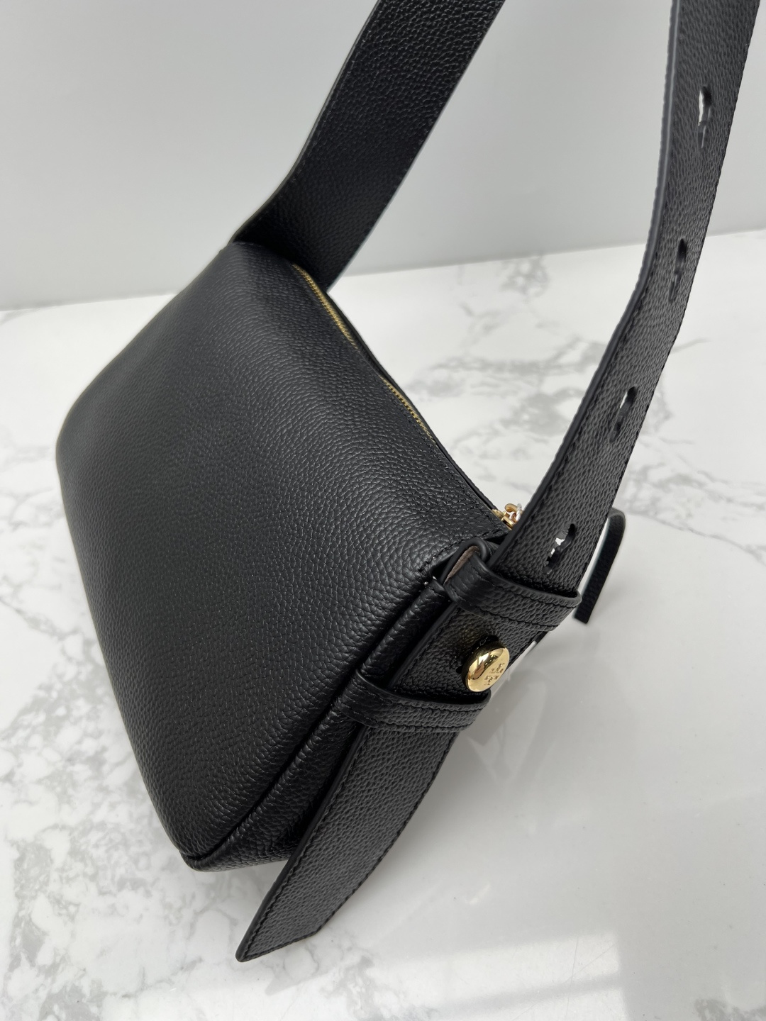 Tory Burch ～ 款单肩手提包 荔枝纹纹柔软牛皮