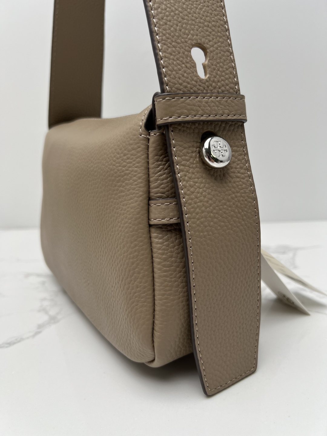 Tory Burch ～ 款单肩手提包 荔枝纹纹柔软牛皮