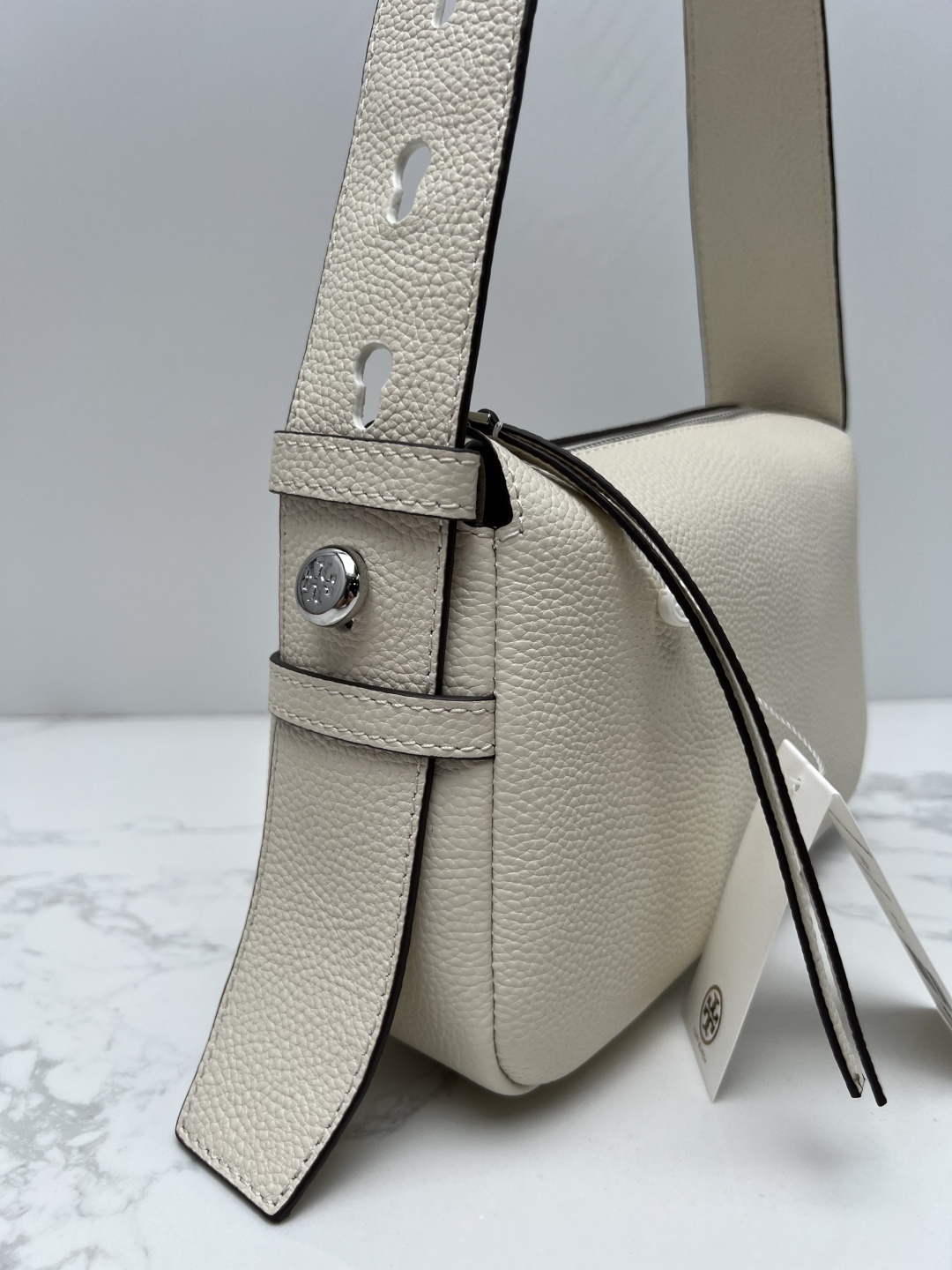 Tory Burch ～ 款单肩手提包 荔枝纹纹柔软牛皮