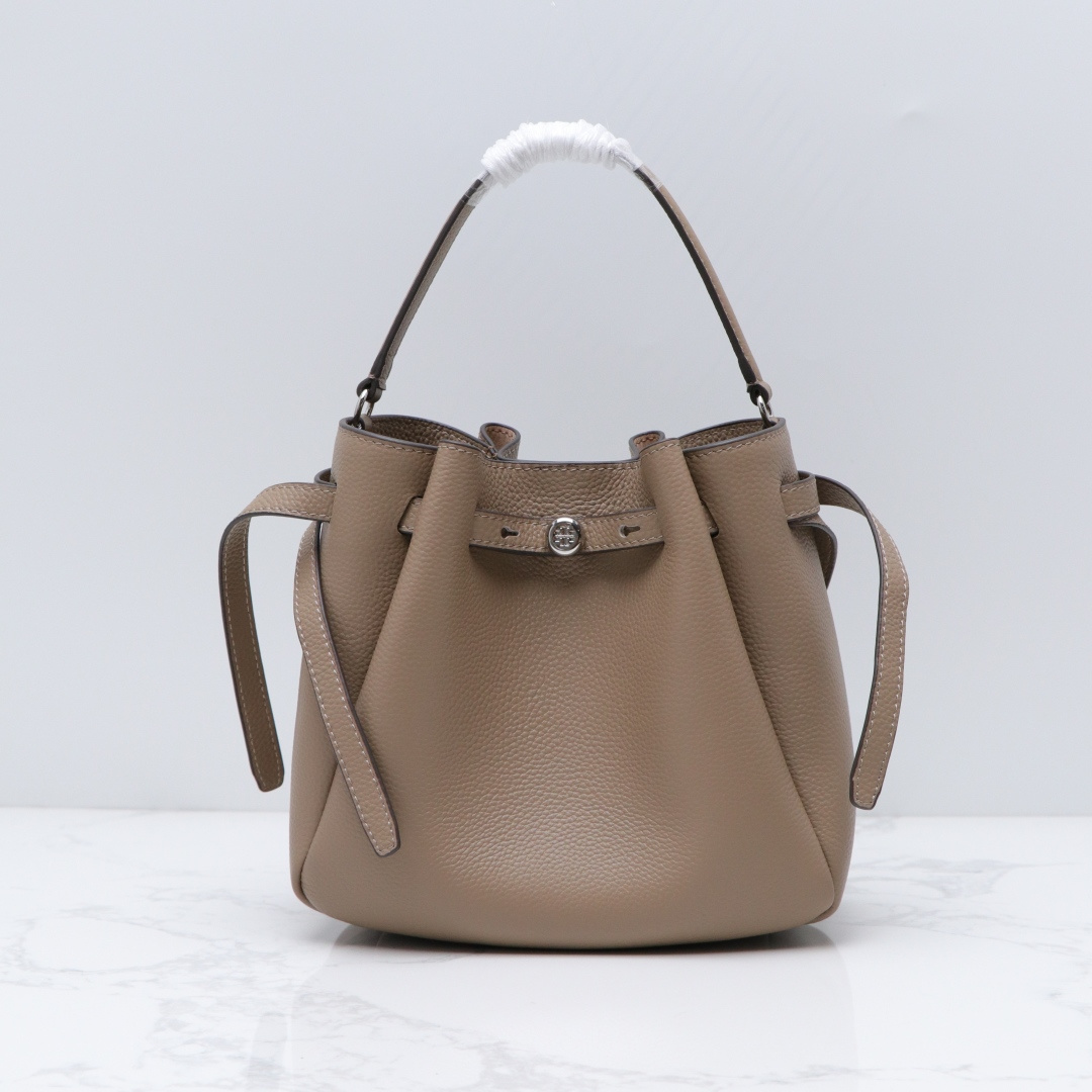 Tory Burch TB新款 166982 Romy 水桶包 精选柔软皮革 廓形灵巧 顶部巧妙收拢 富有质感