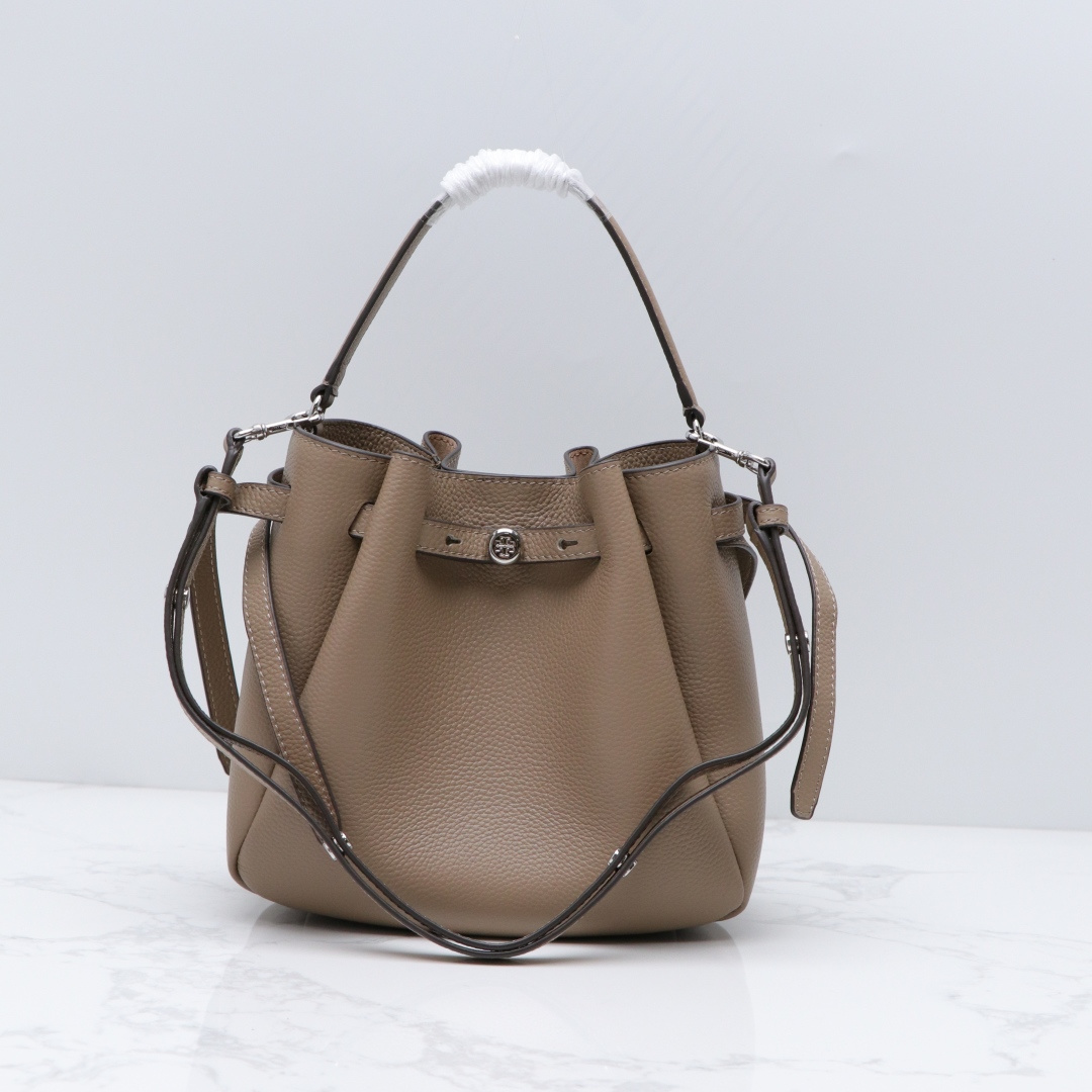 Tory Burch TB新款 166982 Romy 水桶包 精选柔软皮革 廓形灵巧 顶部巧妙收拢 富有质感