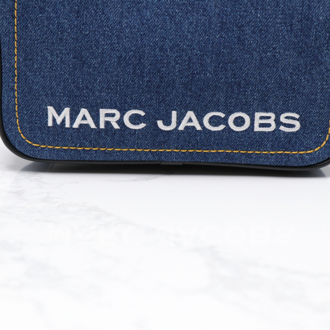 Marc Jacobs ～25新款Marc Jacobs 相机包 丹宁牛仔面料 长钱包什么的都能放 不占体积 好收纳