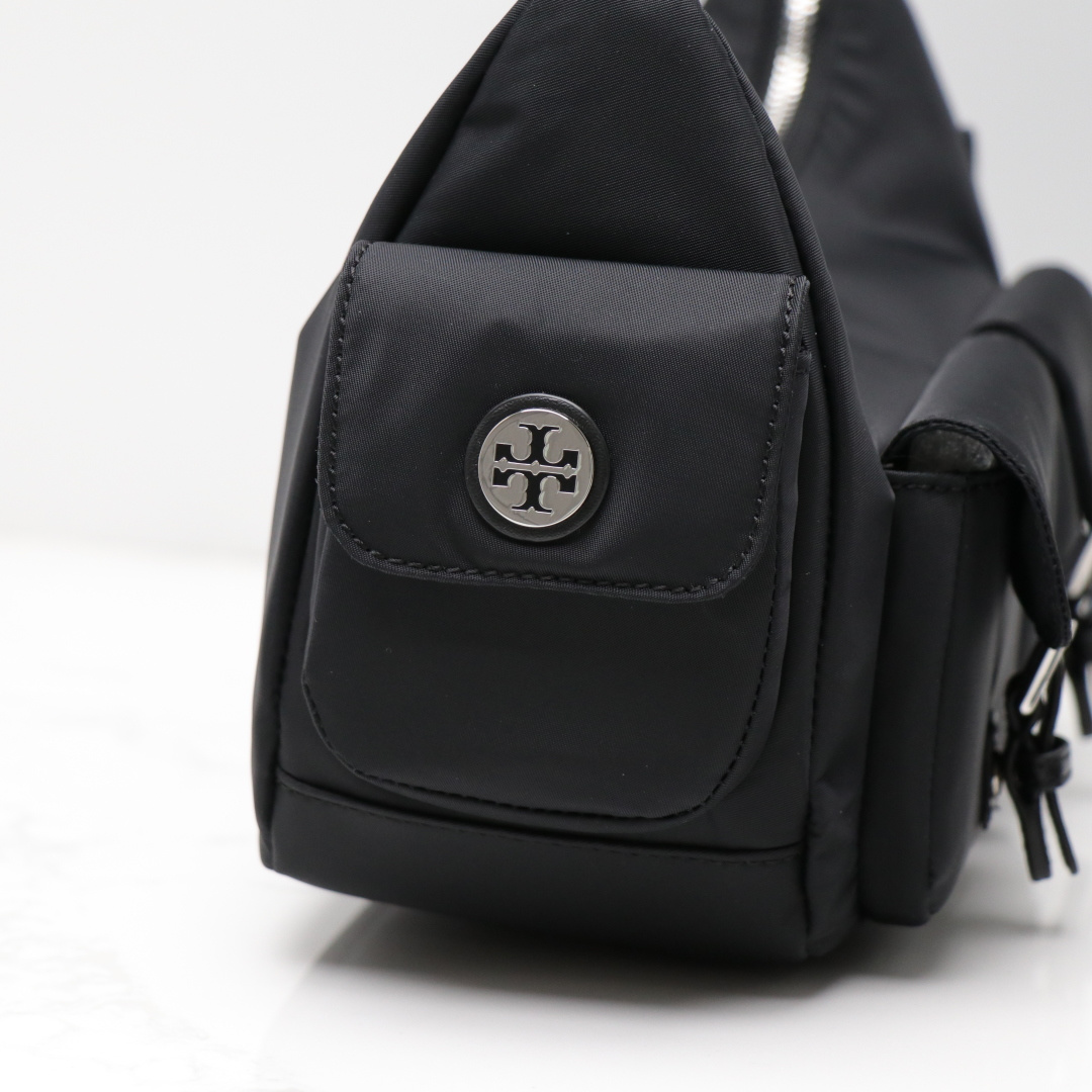Tory Burch ～Tory burch/TB新款nylon尼龙邮差包女包多口袋 设计 搭配2条肩带 单肩斜挎均可