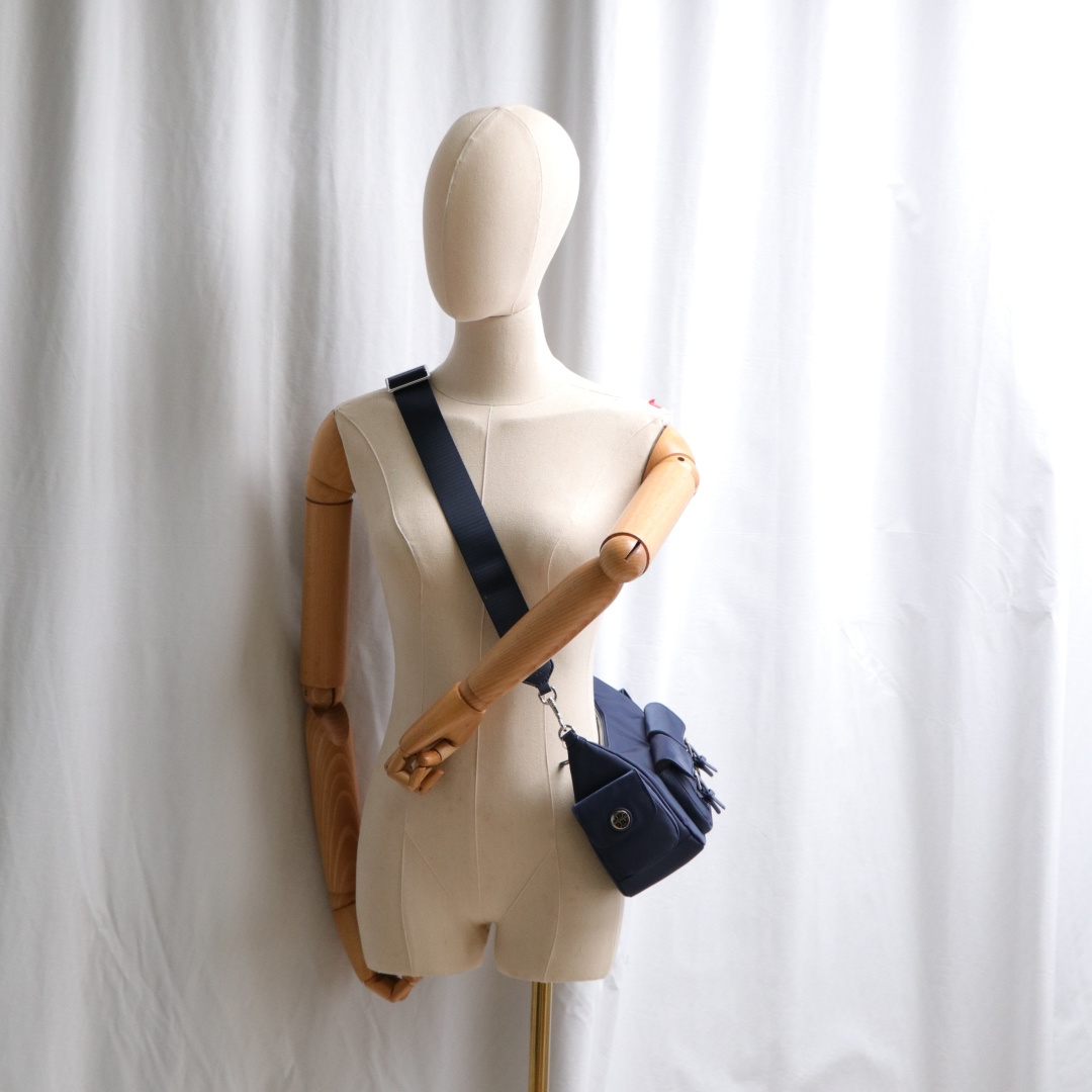 Tory Burch ～Tory burch/TB新款nylon尼龙邮差包女包多口袋 设计 搭配2条肩带 单肩斜挎均可