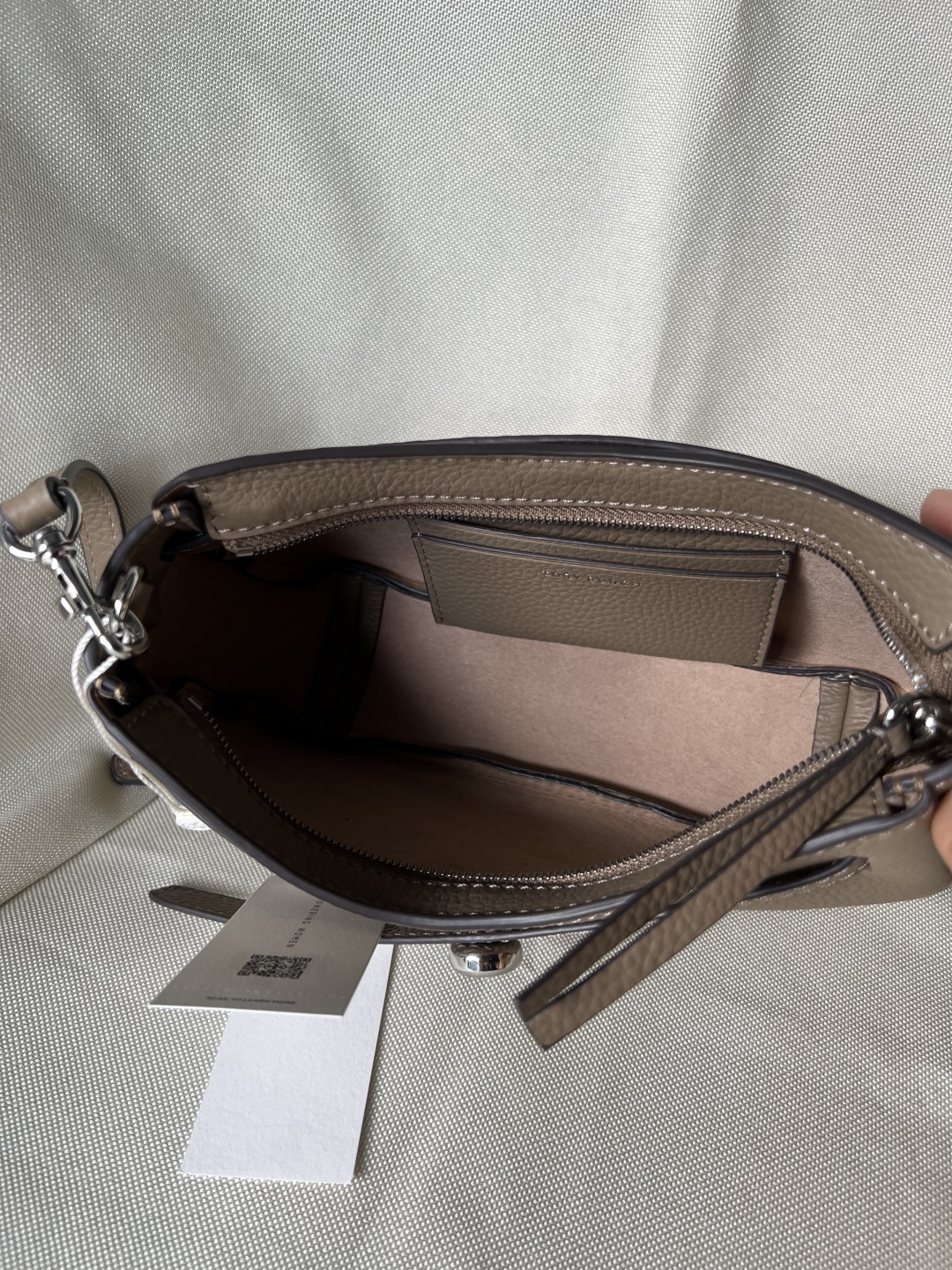 Tory Burch ～秋冬新款 荔枝纹头层牛皮 单肩包斜挎包 肩带可以调节 可以随意拆卸