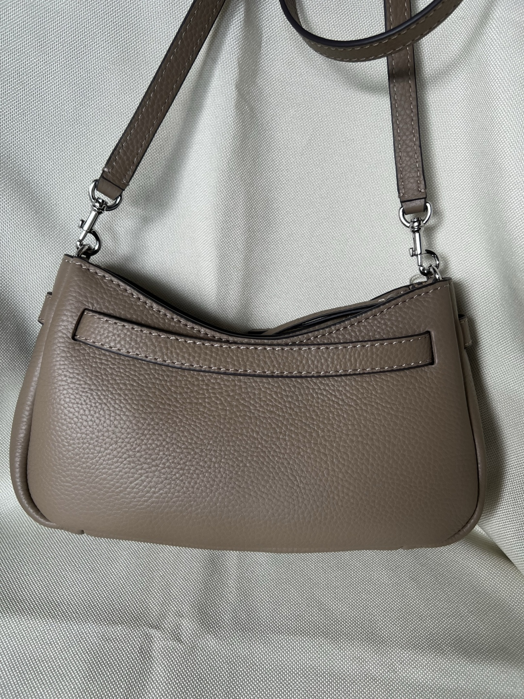 Tory Burch ～秋冬新款 荔枝纹头层牛皮 单肩包斜挎包 肩带可以调节 可以随意拆卸