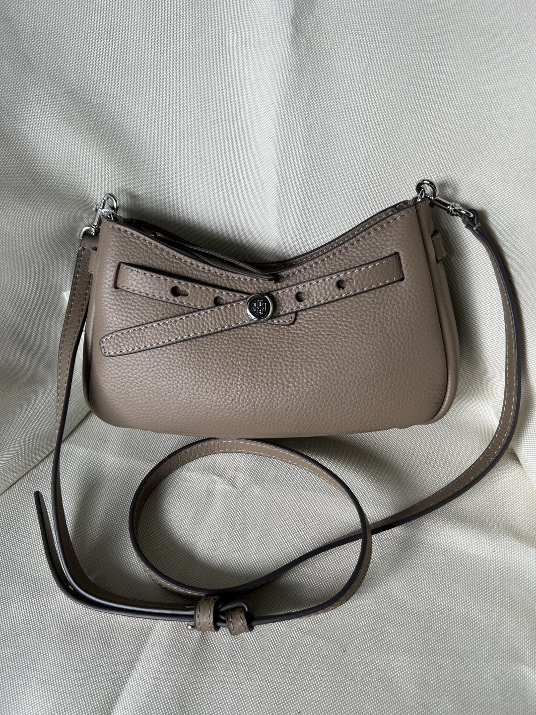 Tory Burch ～秋冬新款 荔枝纹头层牛皮 单肩包斜挎包 肩带可以调节 可以随意拆卸