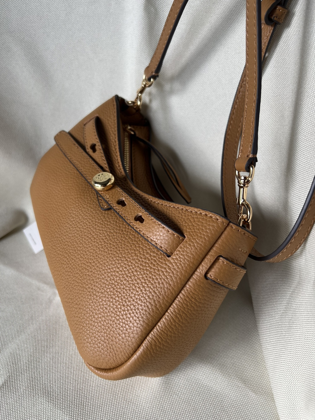 Tory Burch ～秋冬新款 荔枝纹头层牛皮 单肩包斜挎包 肩带可以调节 可以随意拆卸