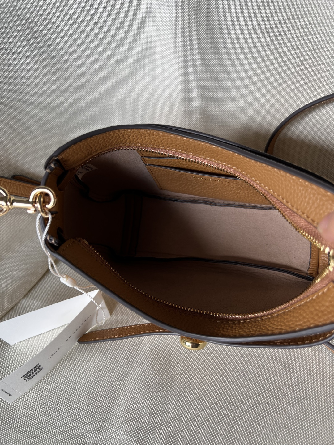 Tory Burch ～秋冬新款 荔枝纹头层牛皮 单肩包斜挎包 肩带可以调节 可以随意拆卸