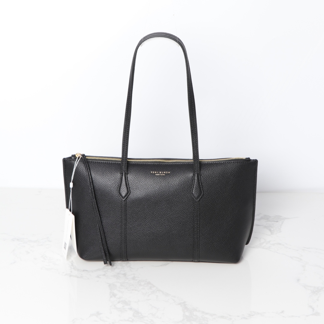 Tory Burch ～荔枝纹头层牛皮Perry 这小号拉链托特包风格简约 功能多元 配有可拆卸信封小包