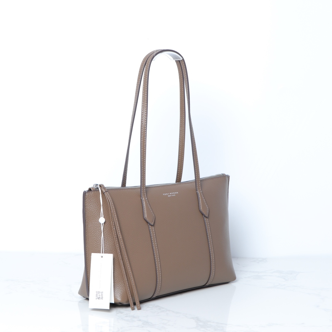 Tory Burch ～荔枝纹头层牛皮Perry 这小号拉链托特包风格简约 功能多元 配有可拆卸信封小包