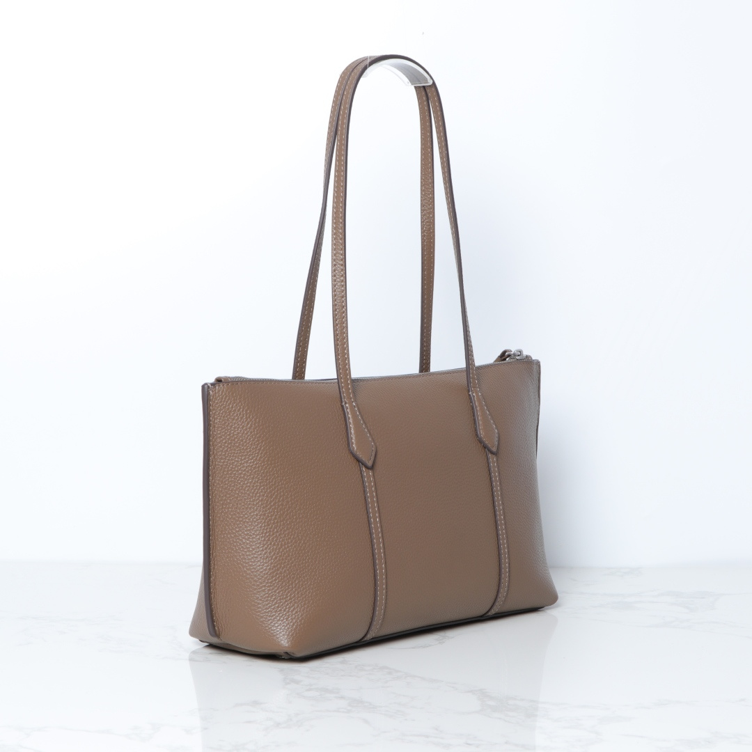 Tory Burch ～荔枝纹头层牛皮Perry 这小号拉链托特包风格简约 功能多元 配有可拆卸信封小包