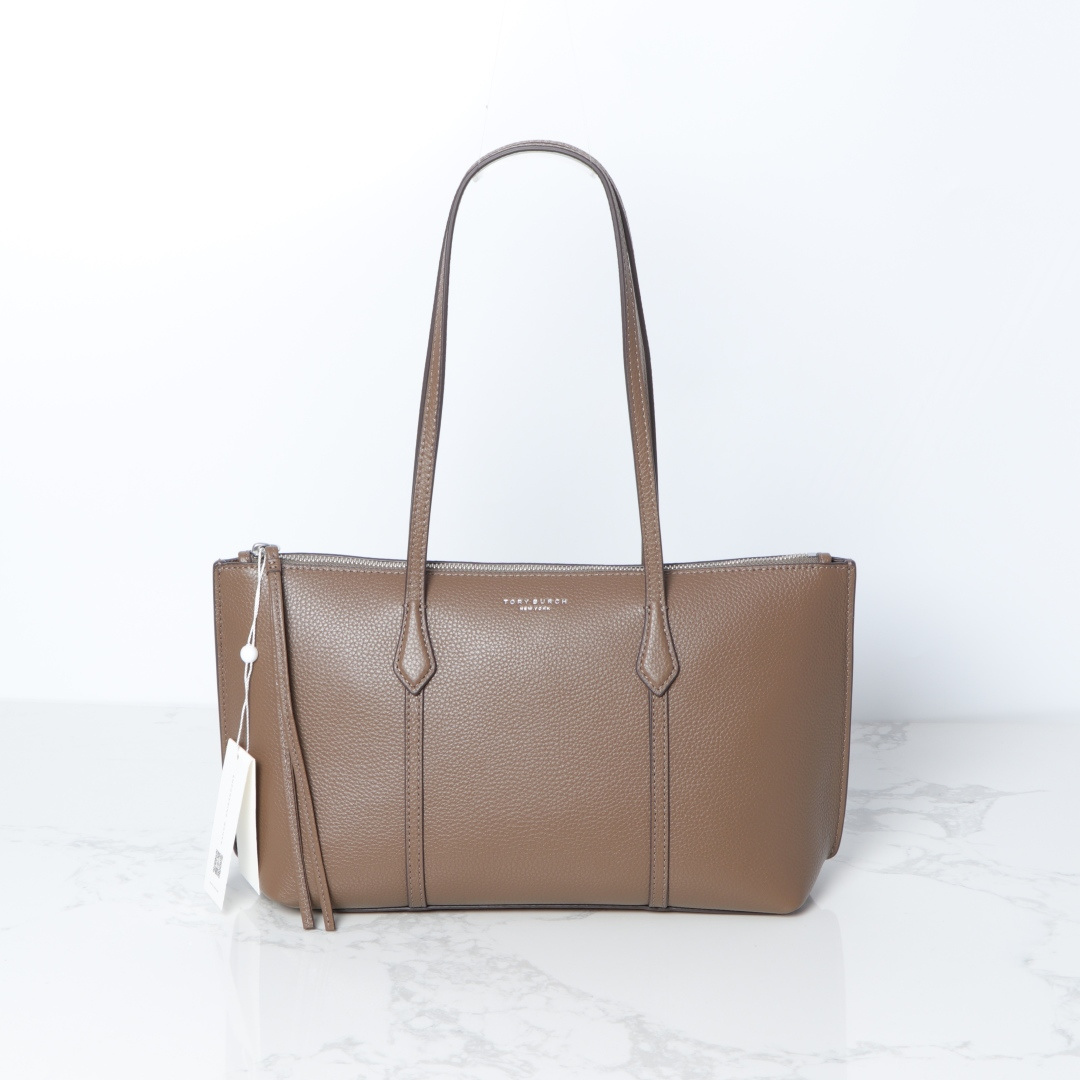 Tory Burch ～荔枝纹头层牛皮Perry 这小号拉链托特包风格简约 功能多元 配有可拆卸信封小包