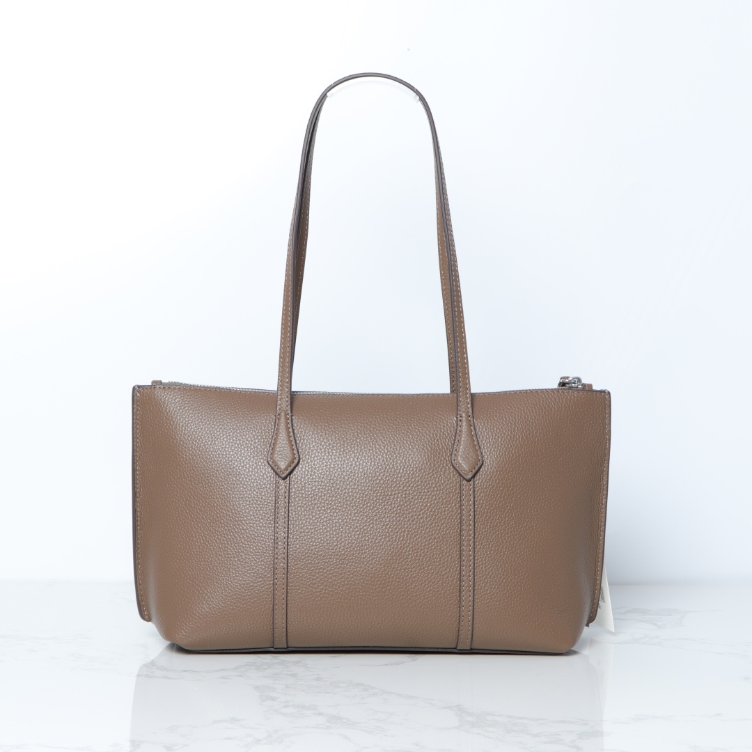 Tory Burch ～荔枝纹头层牛皮Perry 这小号拉链托特包风格简约 功能多元 配有可拆卸信封小包