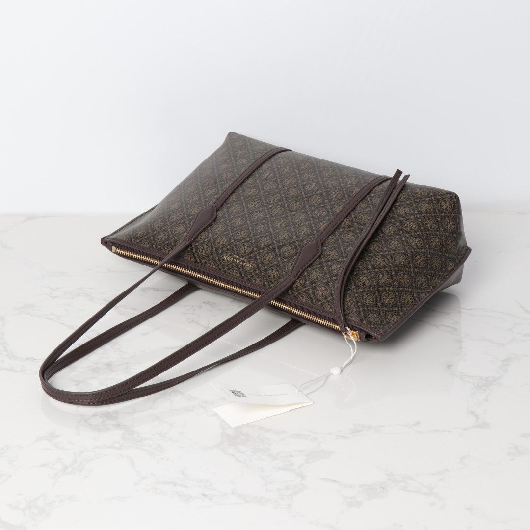 Tory Burch ～Perry 这小号拉链托特包风格简约 功能多元 配有可拆卸信封小包 可作为手拿包使用