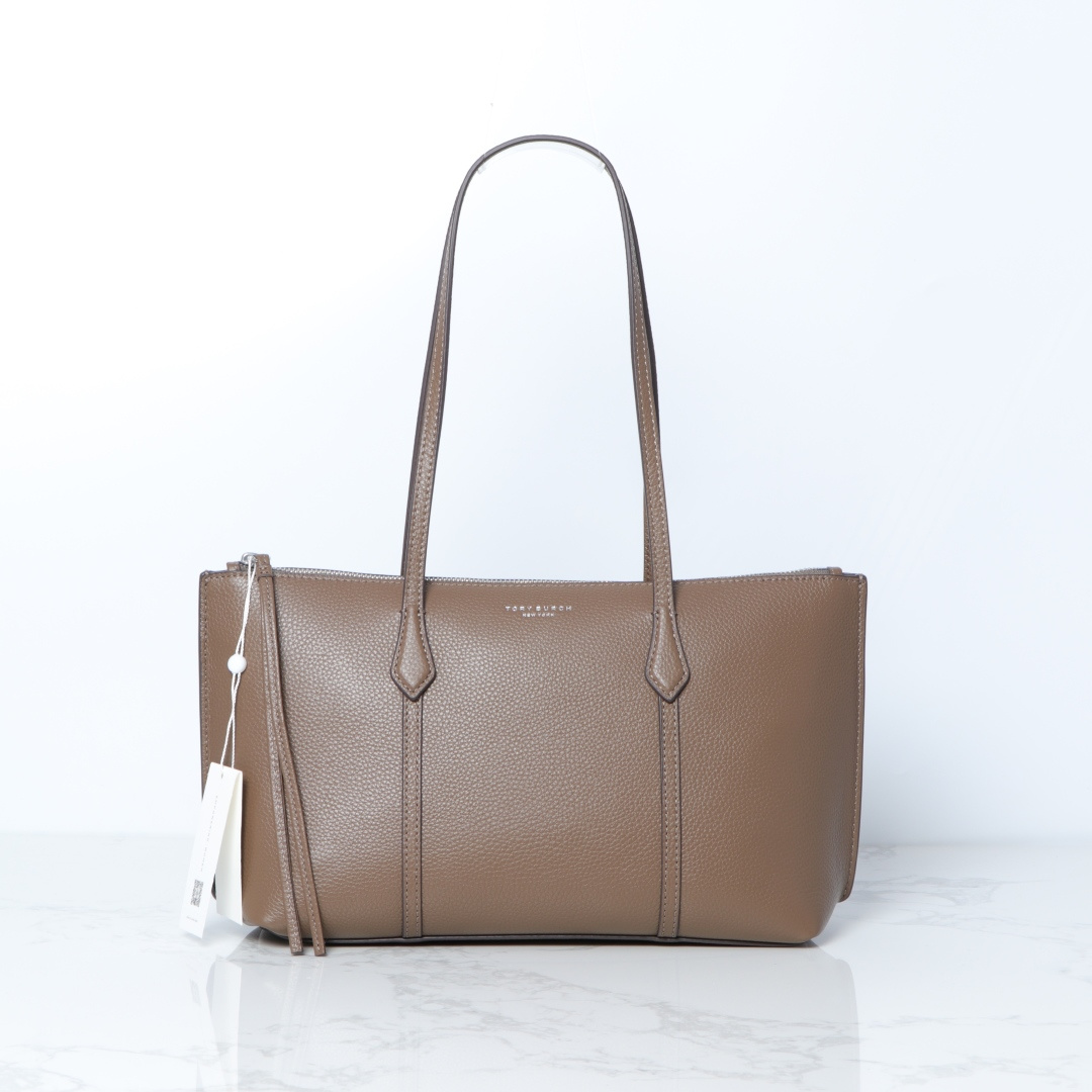 Tory Burch ～荔枝纹头层牛皮Perry 这小号拉链托特包风格简约 功能多元 配有可拆卸信封小包