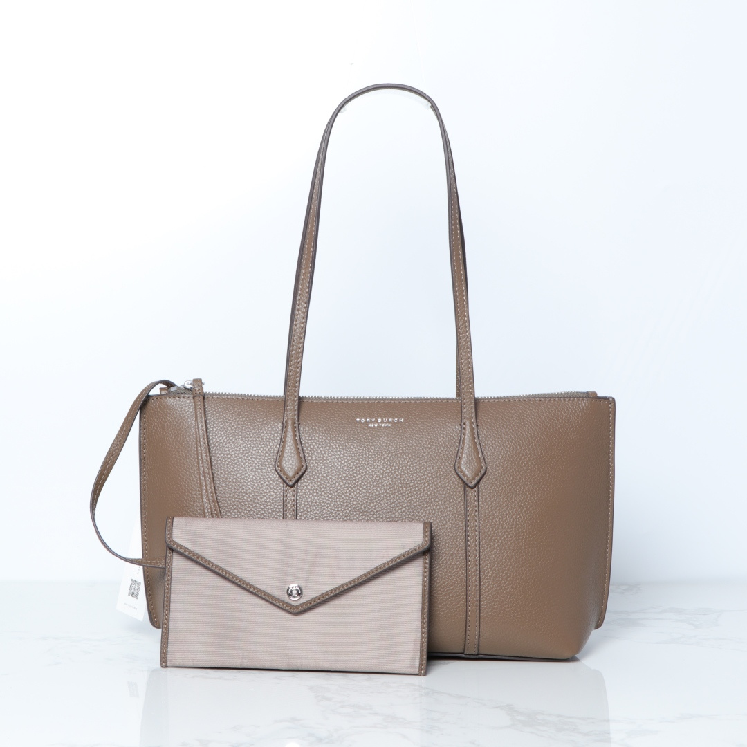 Tory Burch ～荔枝纹头层牛皮Perry 这小号拉链托特包风格简约 功能多元 配有可拆卸信封小包