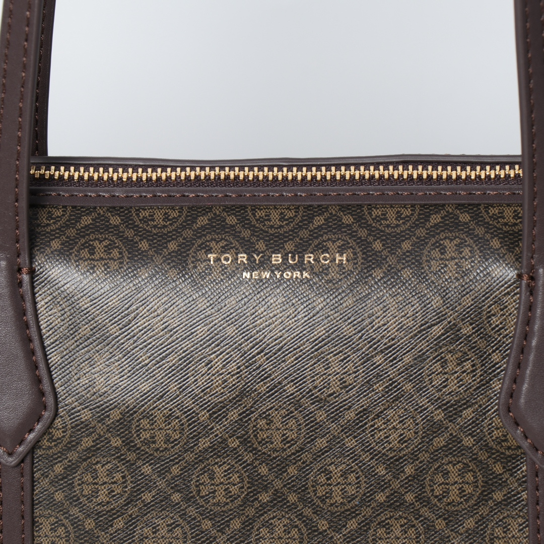Tory Burch ～Perry 这小号拉链托特包风格简约 功能多元 配有可拆卸信封小包 可作为手拿包使用