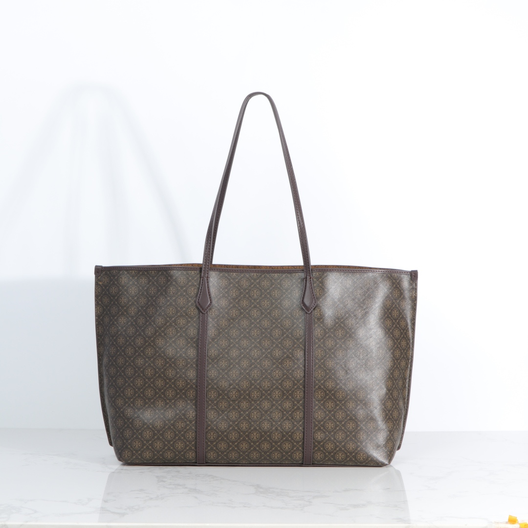 Tory Burch ～臻选通勤托特包 实用百搭 Perry 托特包如今更加轻盈 满足日常需求 全新可拆卸小包