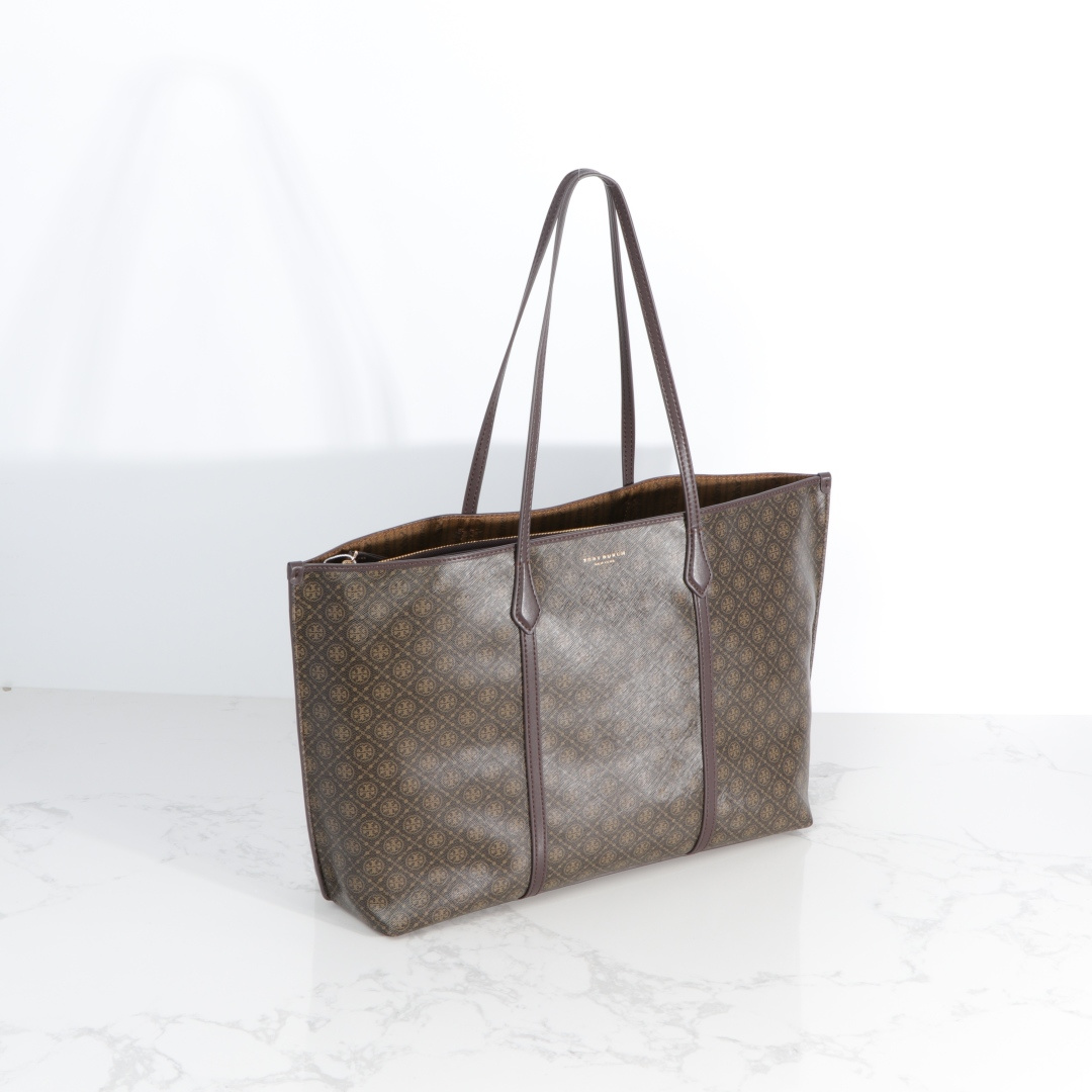 Tory Burch ～臻选通勤托特包 实用百搭 Perry 托特包如今更加轻盈 满足日常需求 全新可拆卸小包