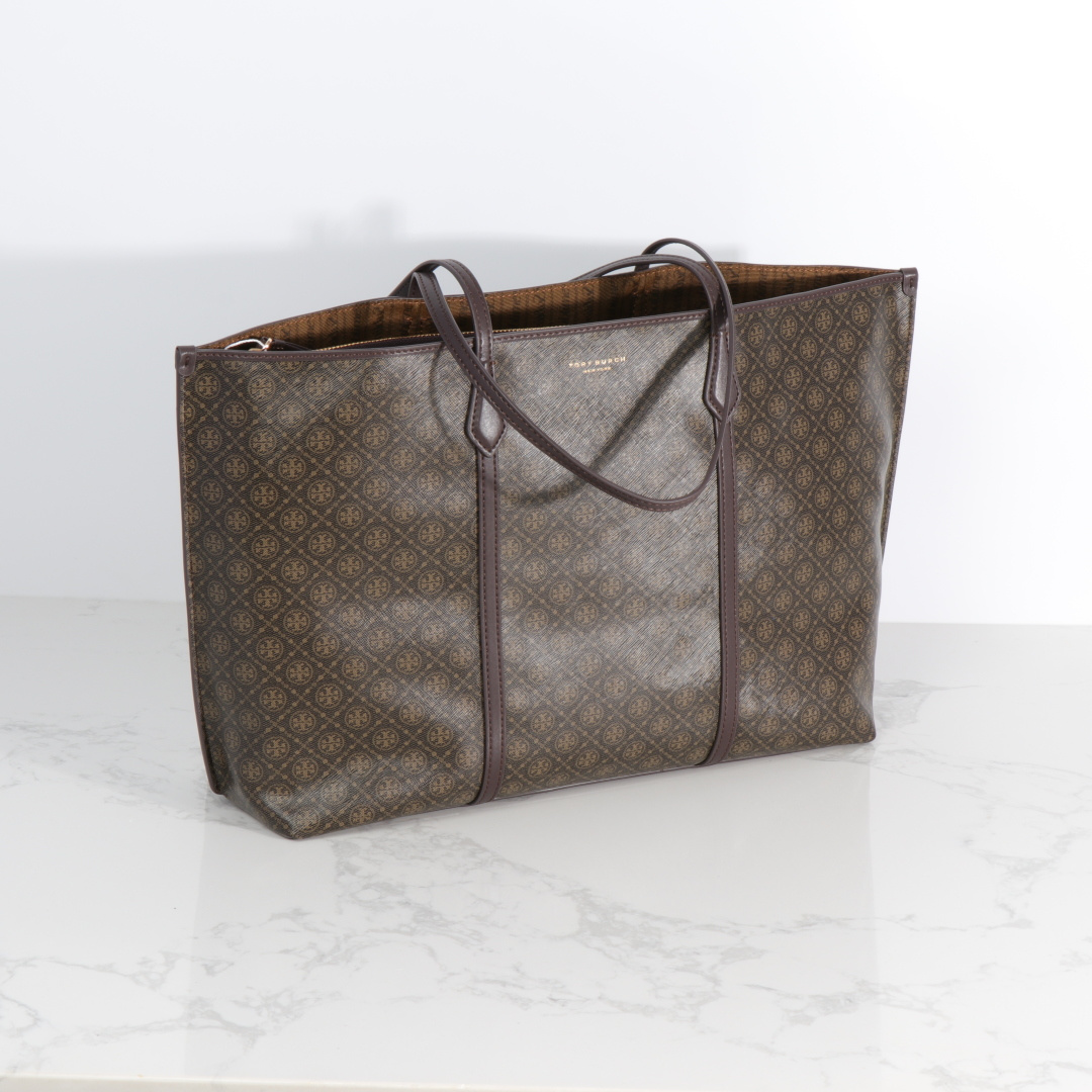 Tory Burch ～臻选通勤托特包 实用百搭 Perry 托特包如今更加轻盈 满足日常需求 全新可拆卸小包