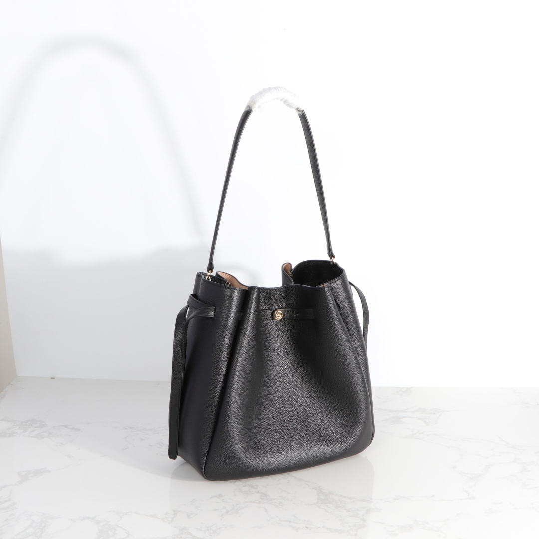 Tory Burch 最新大号 TB新款 Romy 大号水桶包 精选柔软荔枝纹头层皮革 廓形灵巧 顶部巧妙收拢