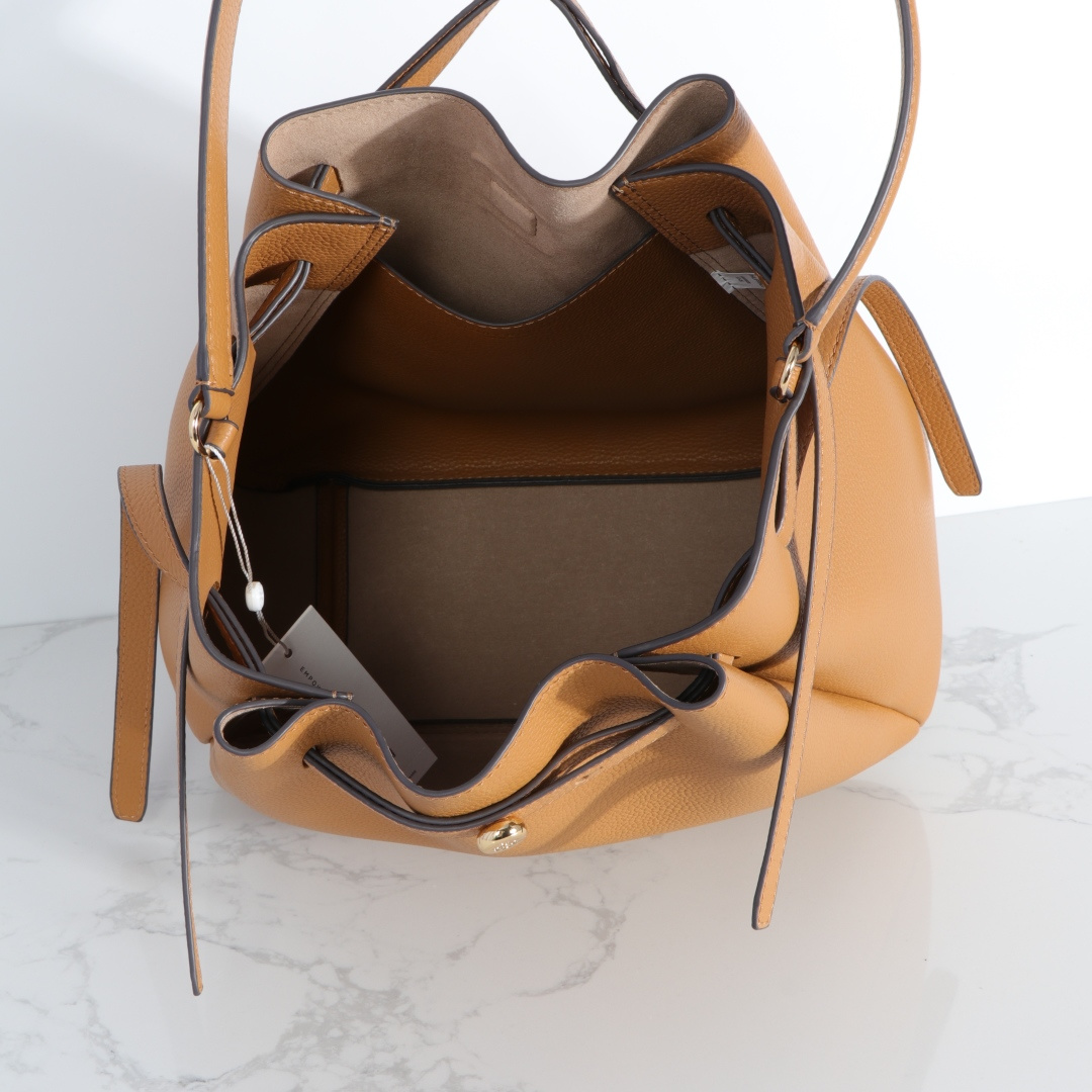 Tory Burch ～ 最新大号 TB新款 Romy 大号水桶包 精选柔软荔枝纹头层皮革 廓形灵巧