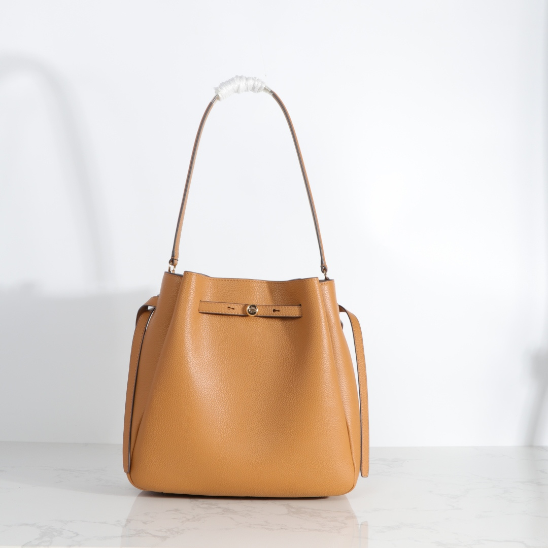 Tory Burch ～ 最新大号 TB新款 Romy 大号水桶包 精选柔软荔枝纹头层皮革 廓形灵巧