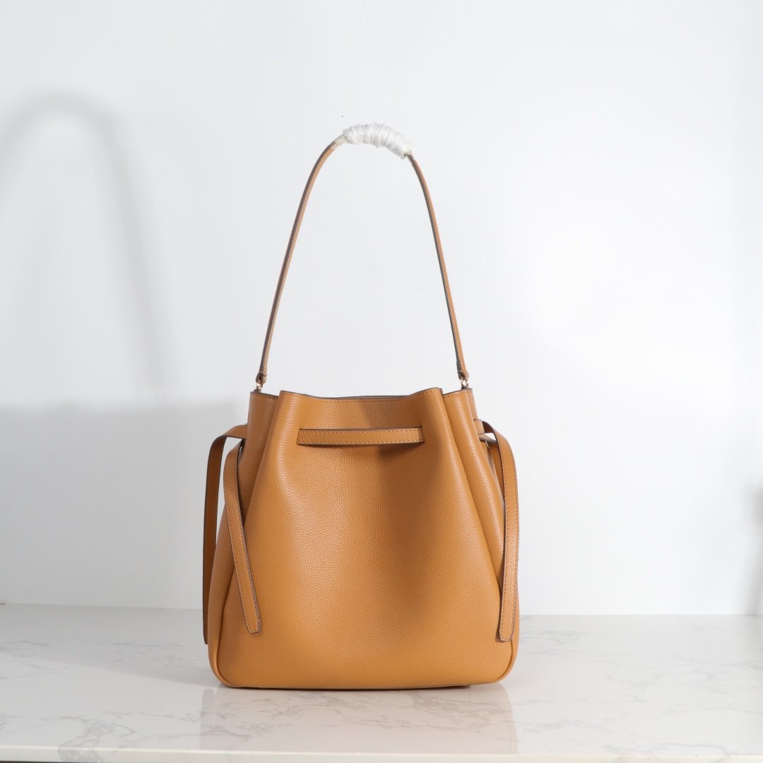 Tory Burch ～ 最新大号 TB新款 Romy 大号水桶包 精选柔软荔枝纹头层皮革 廓形灵巧