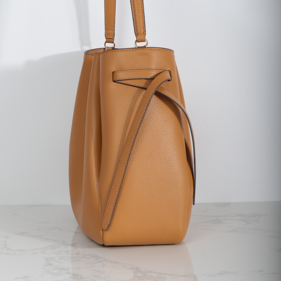 Tory Burch ～ 最新大号 TB新款 Romy 大号水桶包 精选柔软荔枝纹头层皮革 廓形灵巧