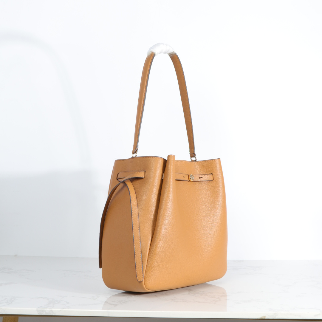 Tory Burch ～ 最新大号 TB新款 Romy 大号水桶包 精选柔软荔枝纹头层皮革 廓形灵巧