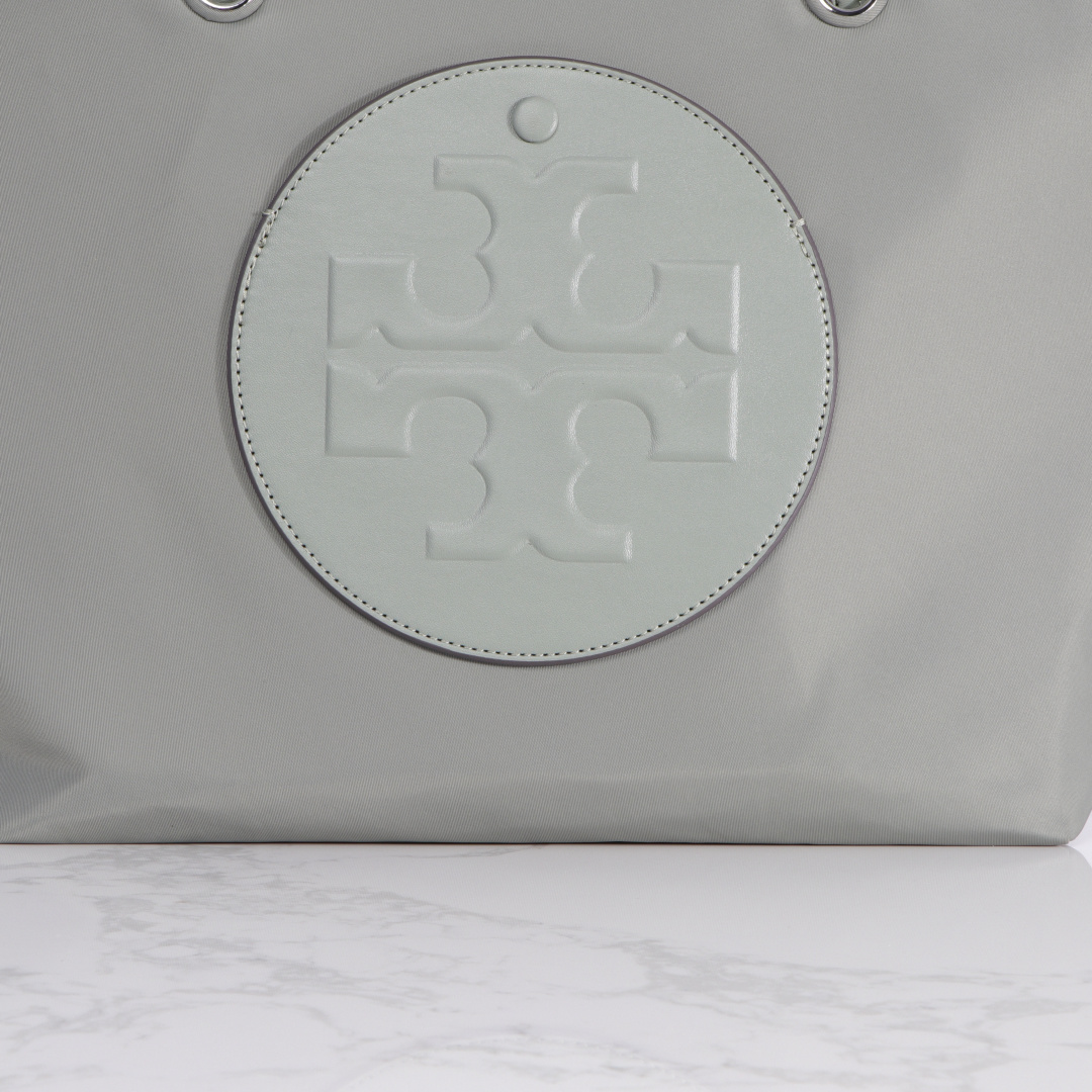 Tory Burch ～ Ella链条托特包柔软解构 171639 高密度尼龙材质与编织全铝链条肩带而独具辨识